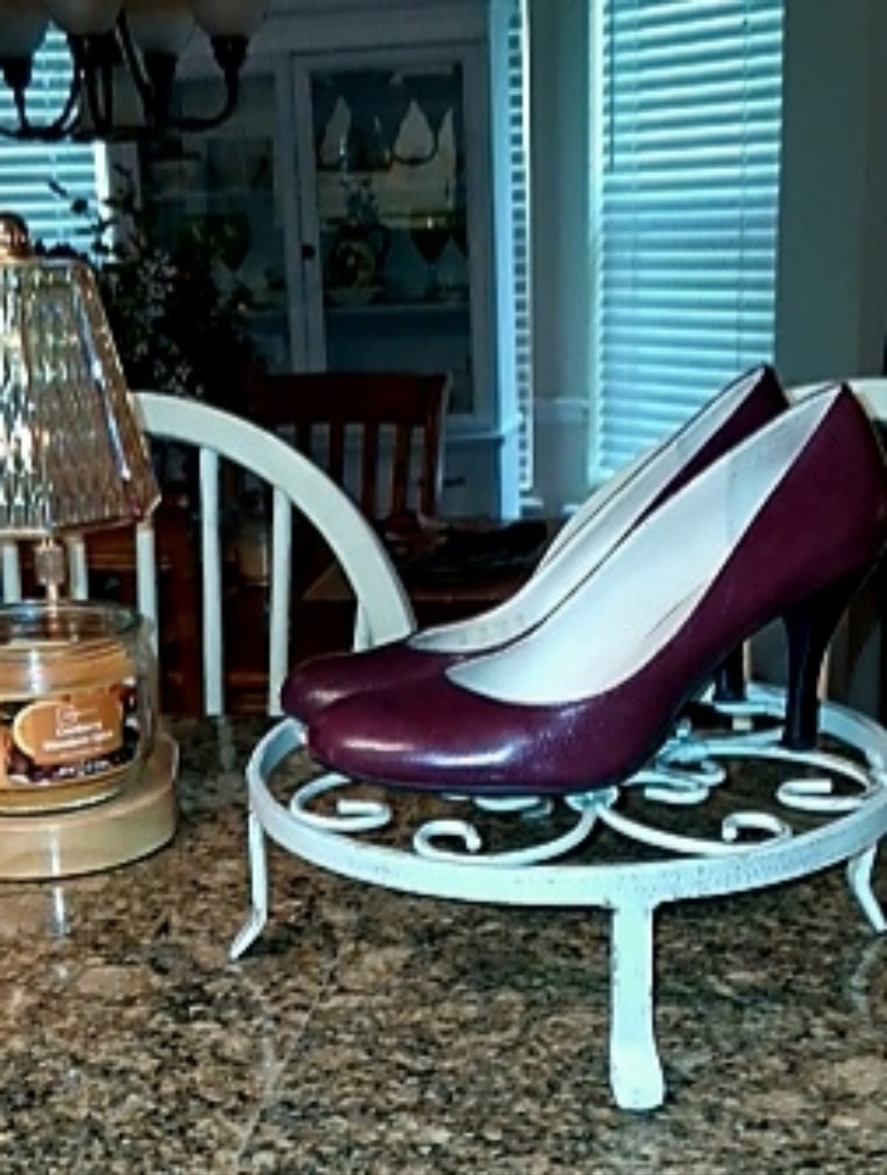 Franco Sarto Women’s Classic Burgundy Pumps Size 6M In certain Light Looks Brown - Picture 7 of 7